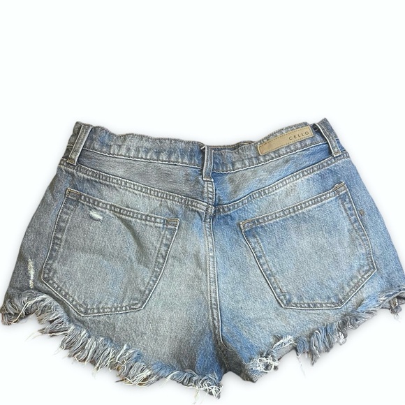 Cello Jeans Womens Denim Distressed Stretch Cut Off Shorts Size Medium - Picture 2 of 10